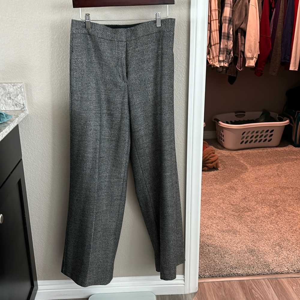 Ann Taylor herringbone trousers with pockets, size 6